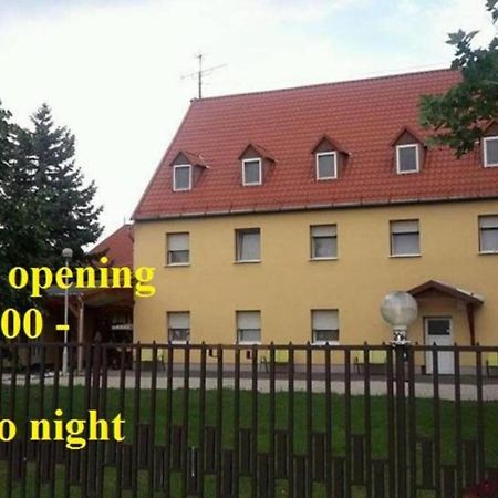 Fenyő Panzió Mezőkövesd Exterior foto