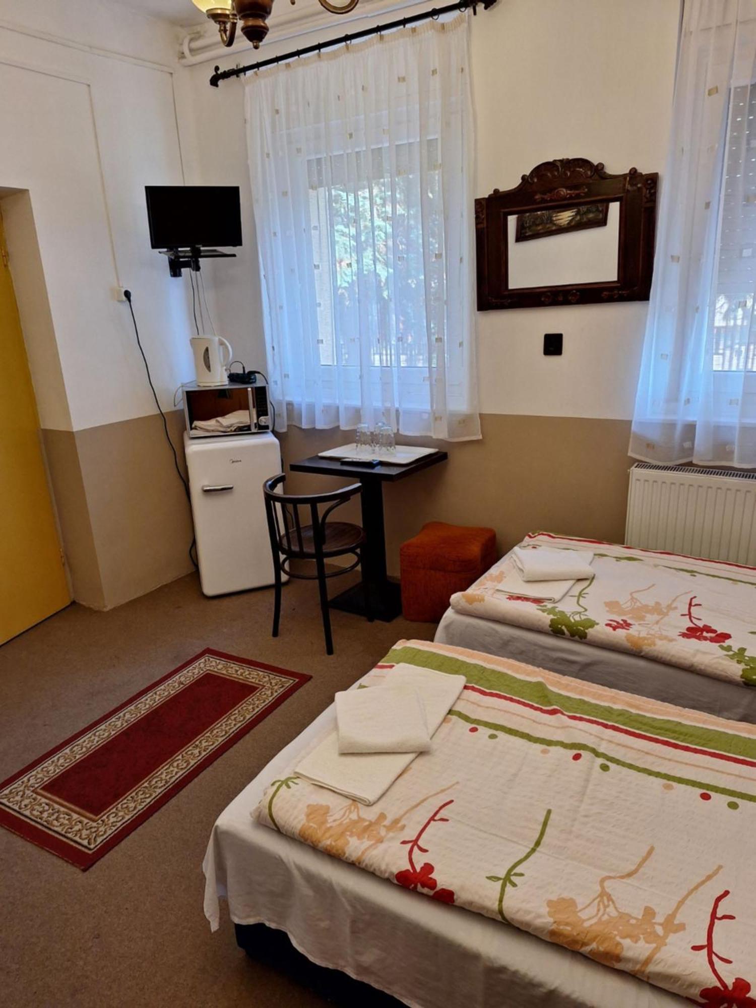 Fenyő Panzió Mezőkövesd Exterior foto