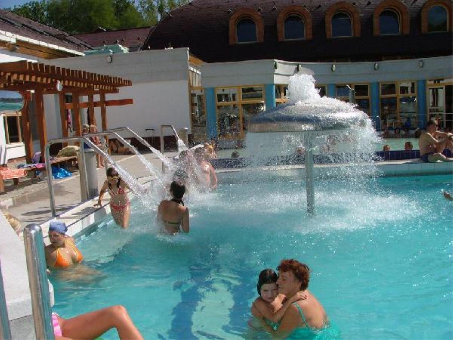 Fenyő Panzió Mezőkövesd Exterior foto