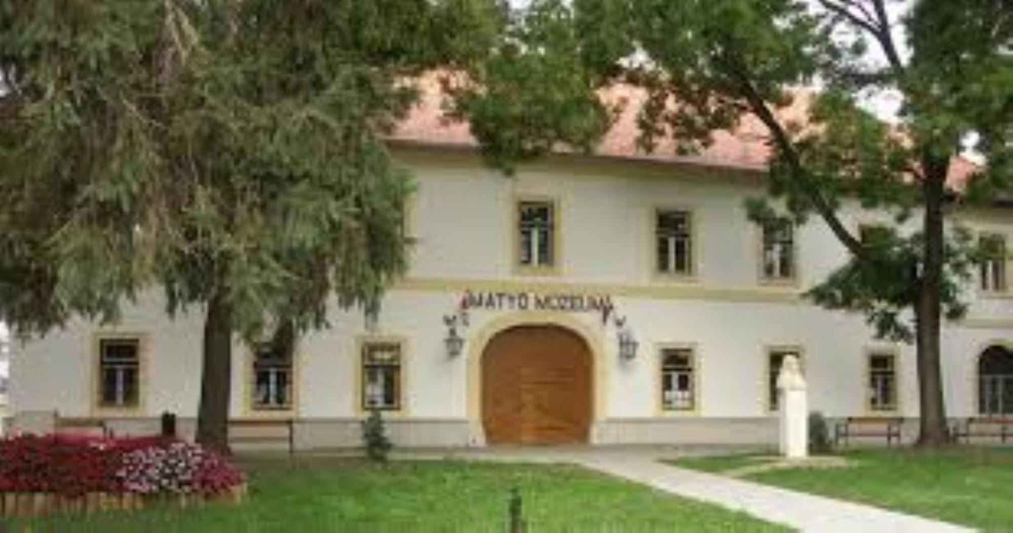 Fenyő Panzió Mezőkövesd Exterior foto