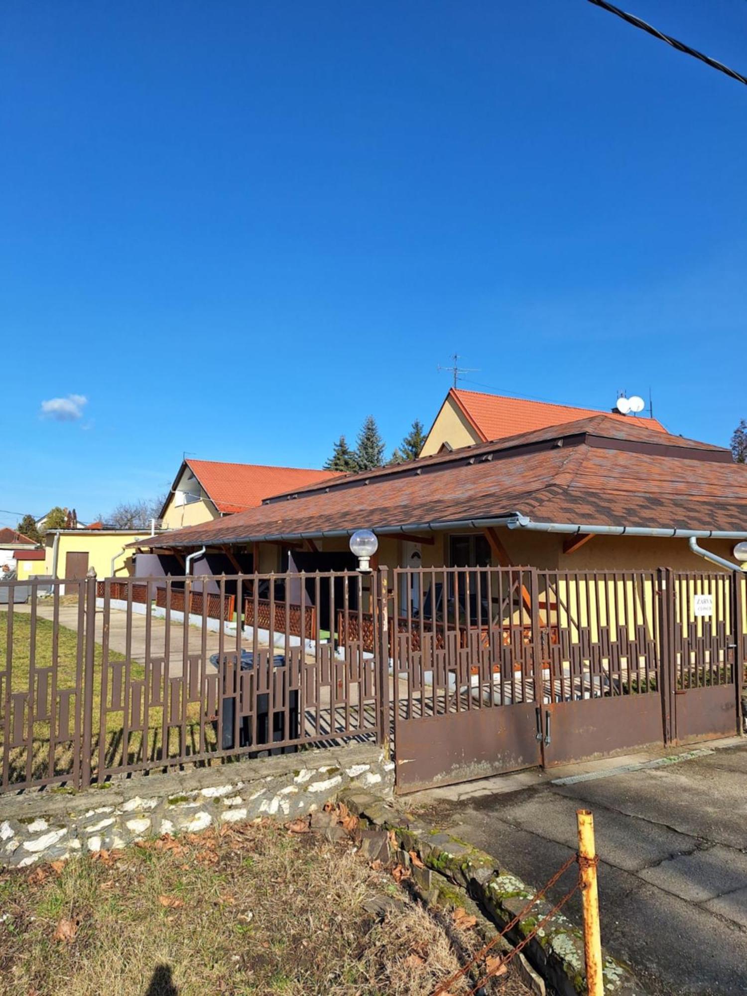 Fenyő Panzió Mezőkövesd Exterior foto