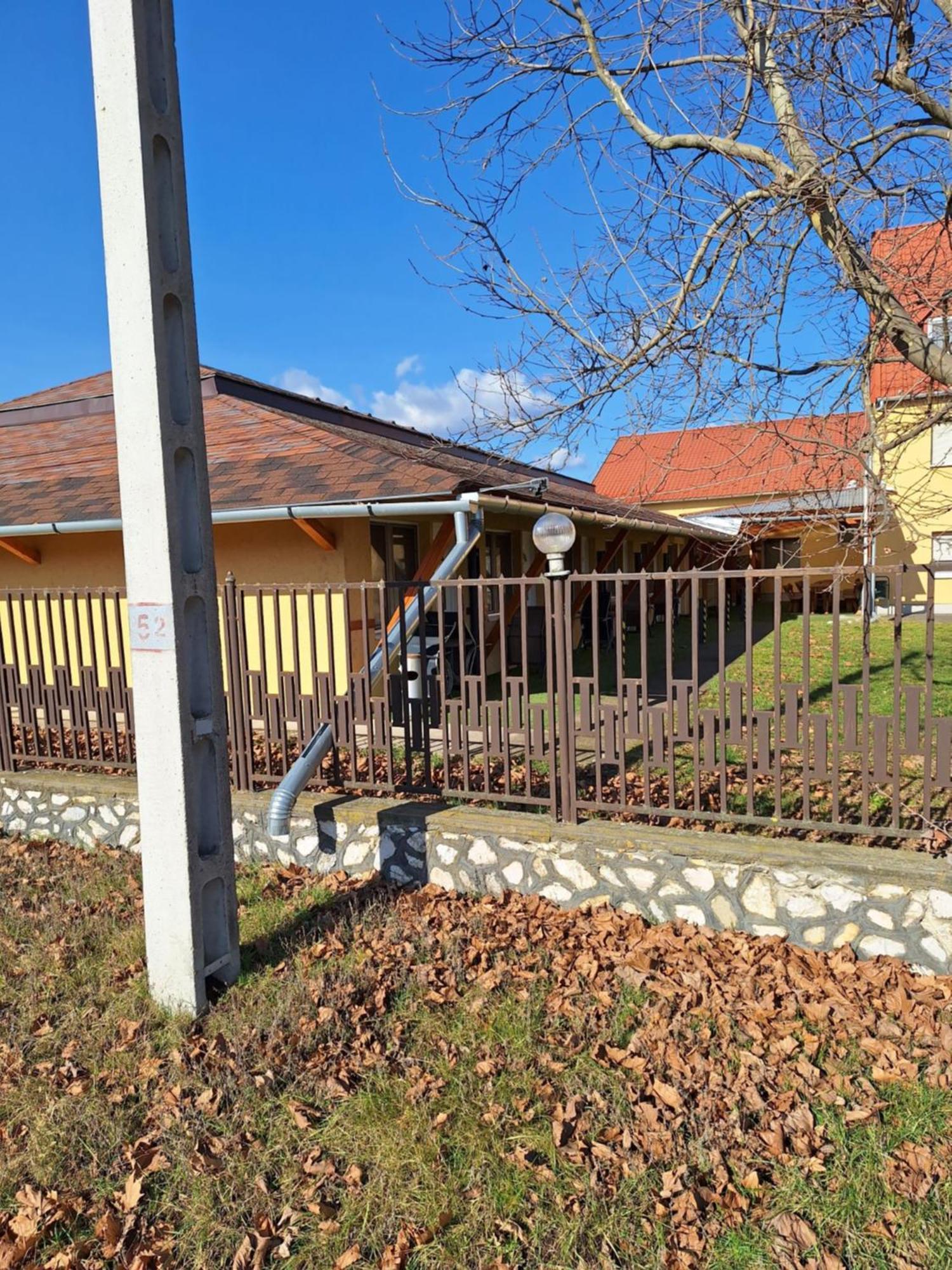 Fenyő Panzió Mezőkövesd Exterior foto