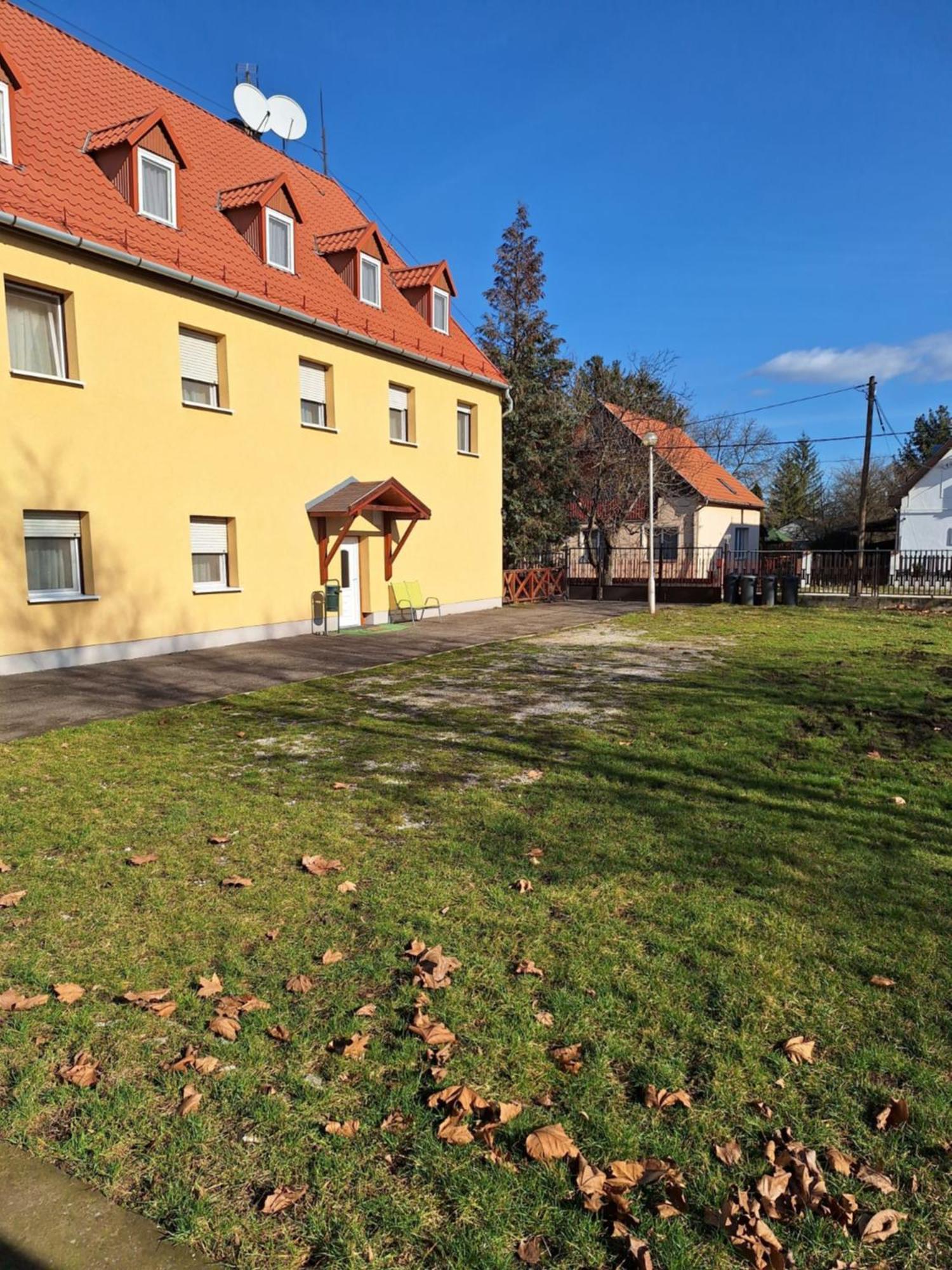 Fenyő Panzió Mezőkövesd Exterior foto